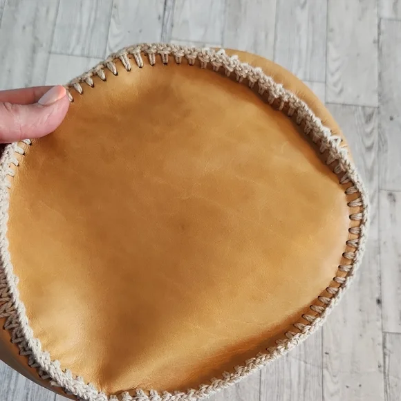 Tan Leather Shoulder Bag - Picture 4 of 12